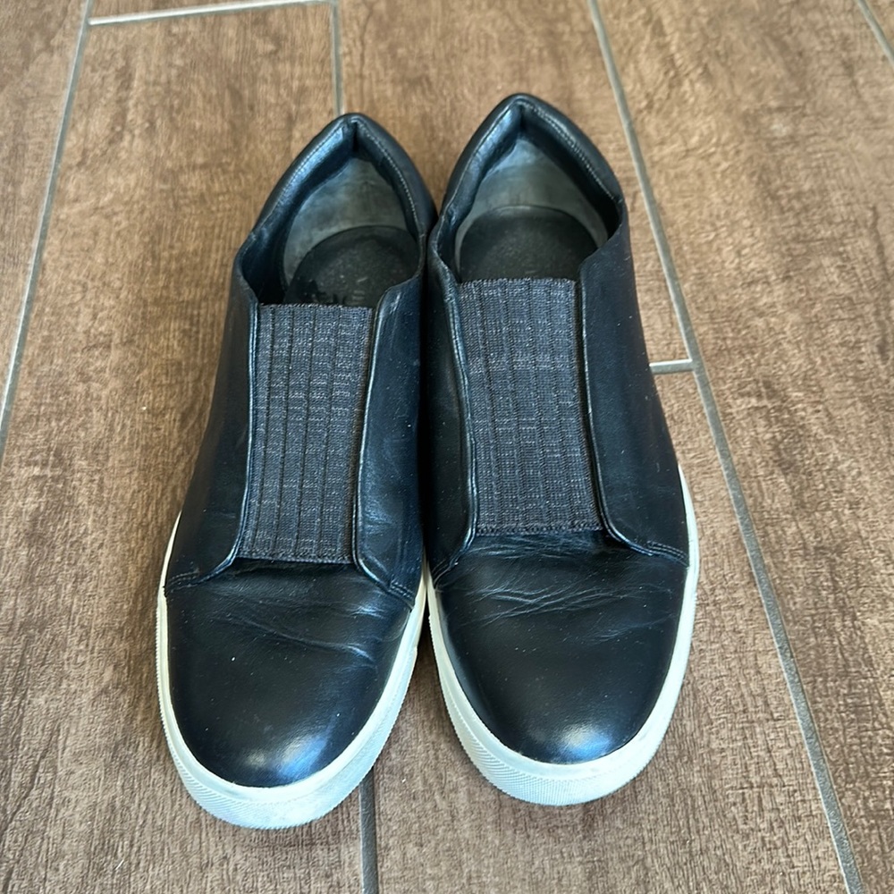 VINCE black leather slip on shoes with fabric center Size W9